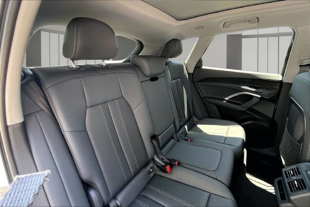 Used 2025 Audi Q5 Premium w/ Convenience Package AWD/4WD image 25