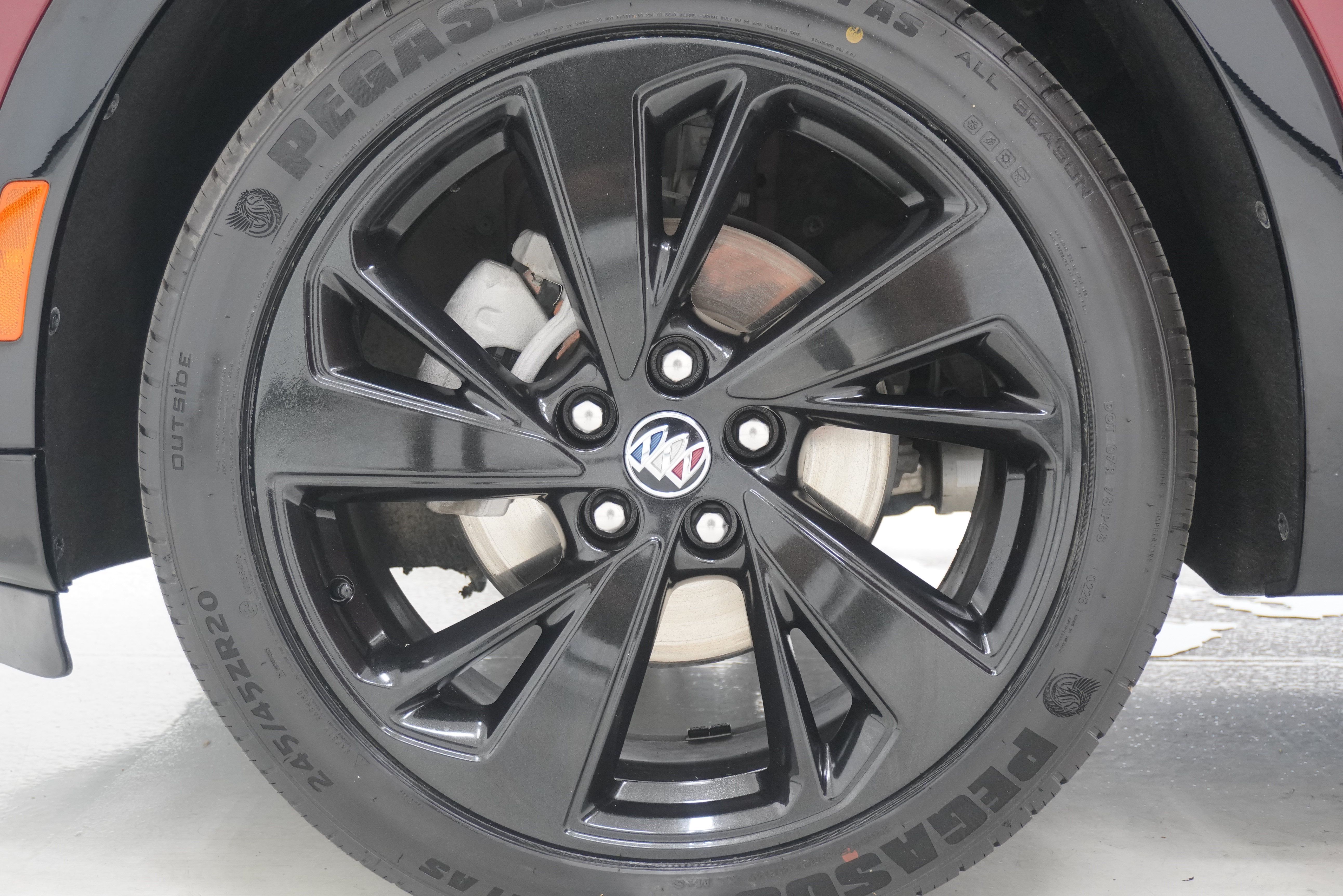 Used 2022 Buick Envision Essence w/ Sport Touring Package FWD image 29
