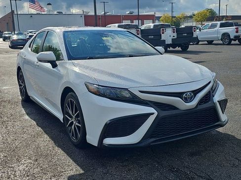 Used 2024 Toyota Camry SE w/ Cold Weather Package FWD image 10