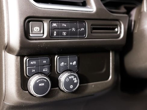 Used 2022 Chevrolet Suburban RST w/ Luxury Package image 30