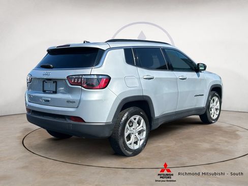 Used 2024 Jeep Compass Latitude AWD/4WD image 3