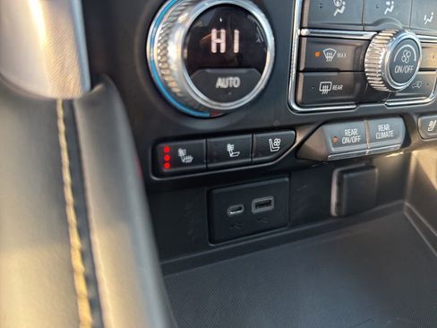 Used 2022 GMC Yukon SLT w/ SLT Luxury Package image 24