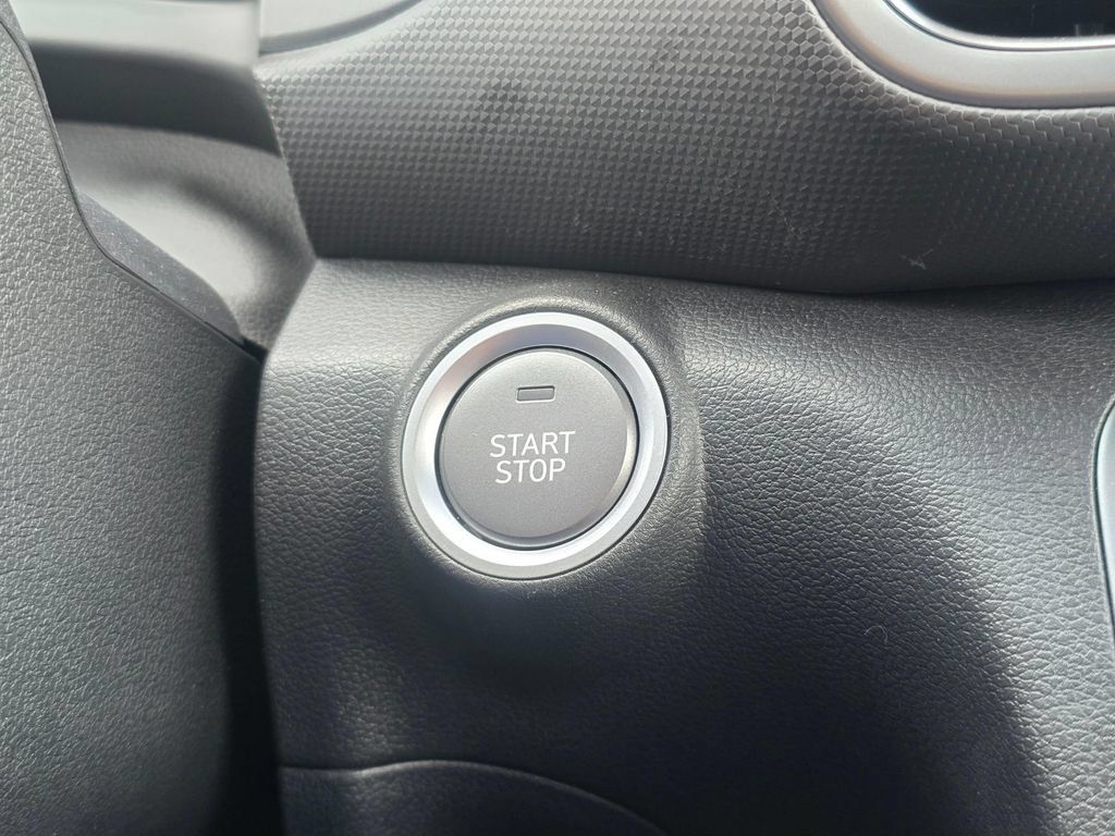 Used 2023 Hyundai Kona SE FWD image 27