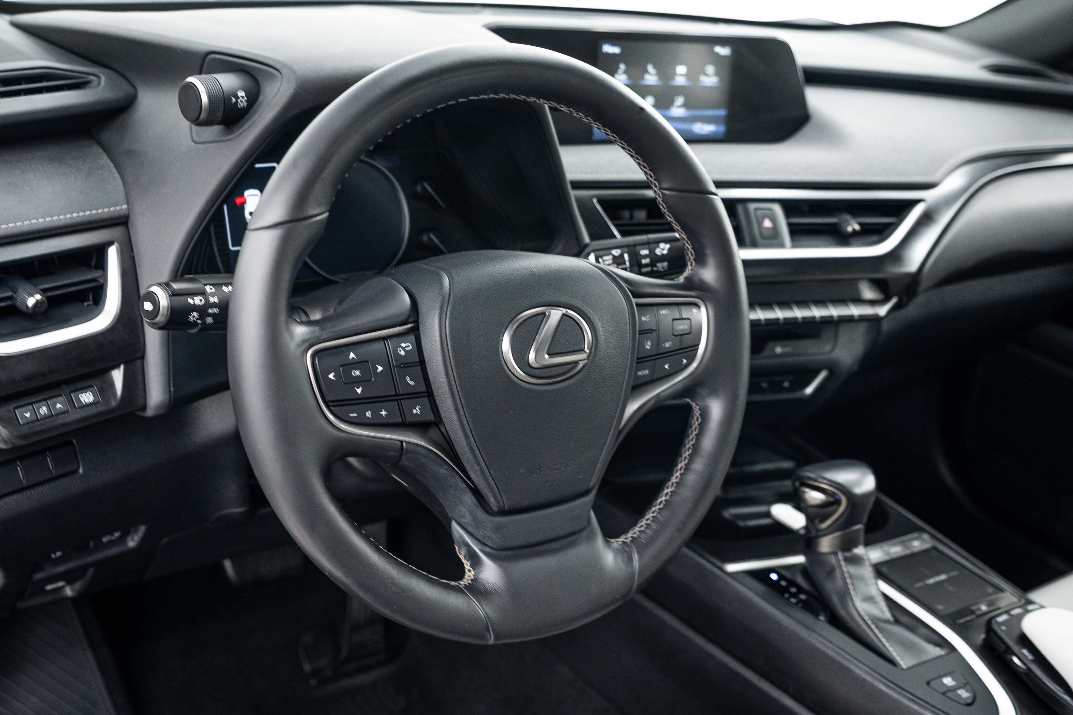 Used 2019 Lexus UX 250h AWD/4WD image 9