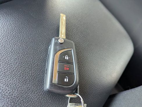 Used 2022 Toyota RAV4 LE image 25