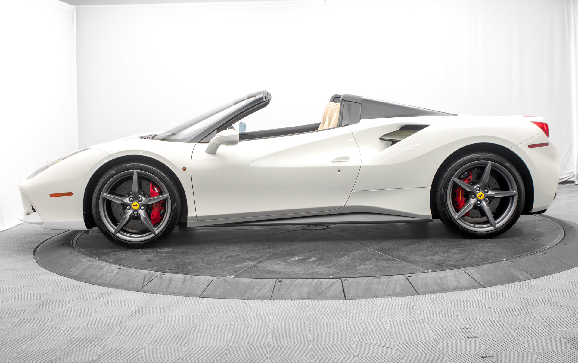 Used 2018 Ferrari 488 Spider RWD image 6