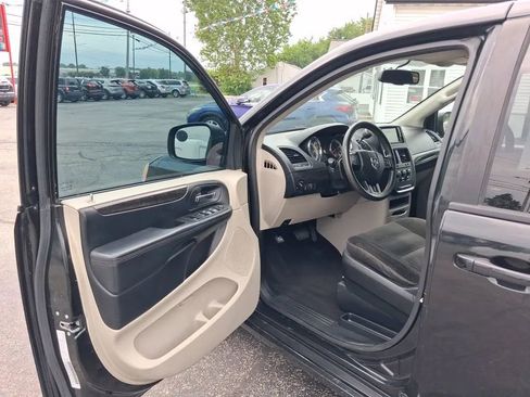Used 2018 Dodge Grand Caravan SE w/ UConnect Hands-Free Group FWD image 10