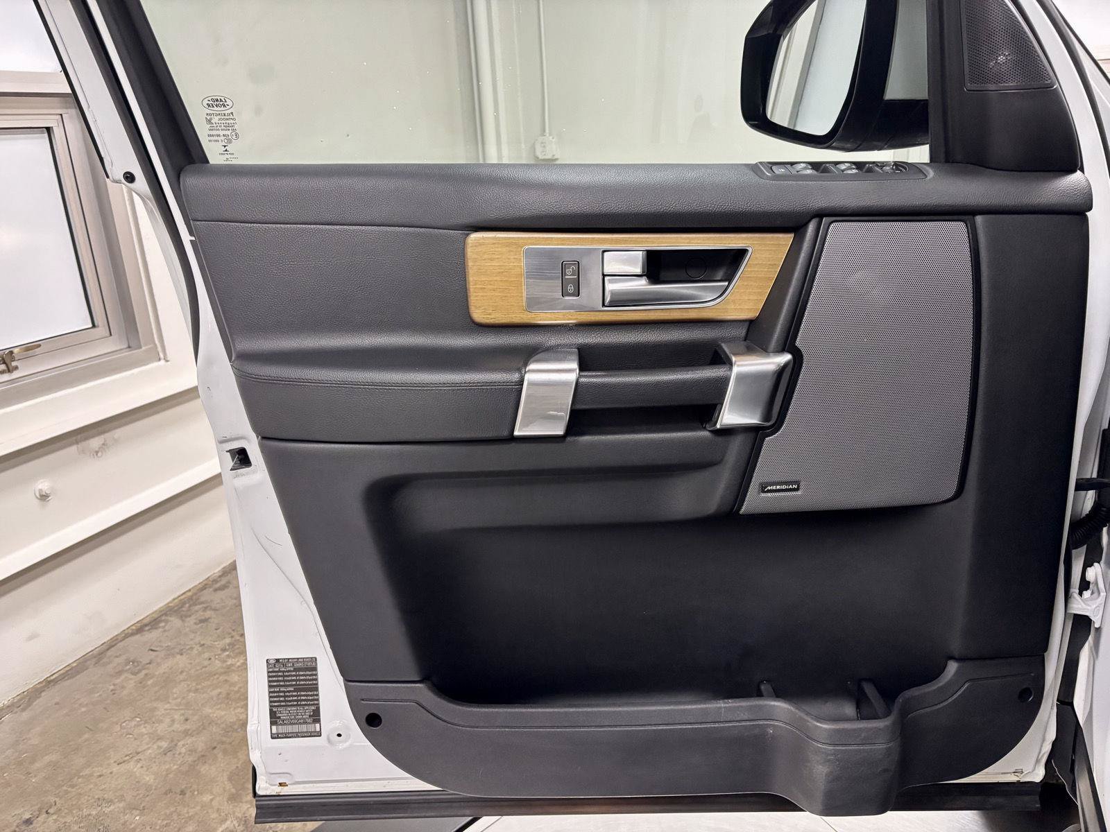 Used 2016 Land Rover LR4 AWD/4WD image 13