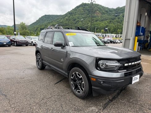 Used 2022 Ford Bronco Sport Outer Banks w/ Tech Package AWD/4WD image 3