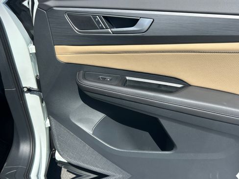 Certified 2025 Volkswagen Atlas Cross Sport SE FWD image 16
