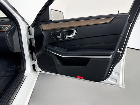 Used 2016 Mercedes-Benz E 350 Sedan image 23