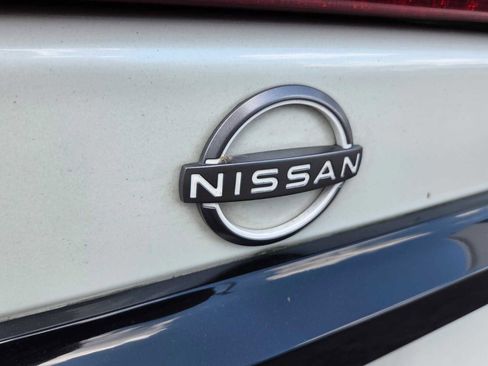 Used 2023 Nissan Maxima SR w/ Sport Mat Group FWD image 4