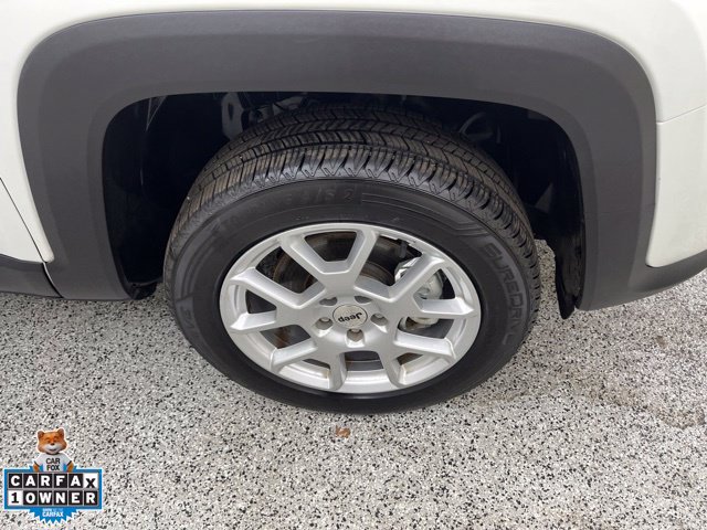 Used 2023 Jeep Renegade Latitude AWD/4WD image 9