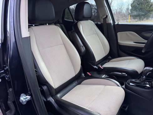 Used 2021 Buick Encore Preferred image 30