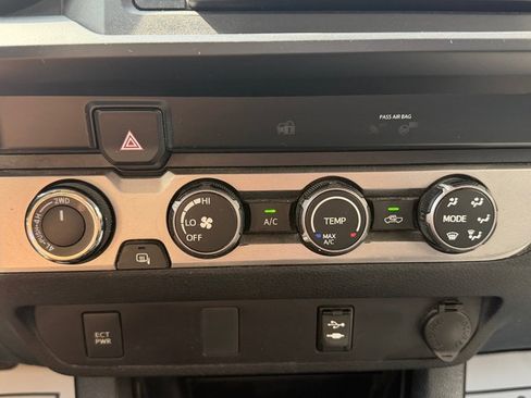 Used 2019 Toyota Tacoma SR AWD/4WD image 18