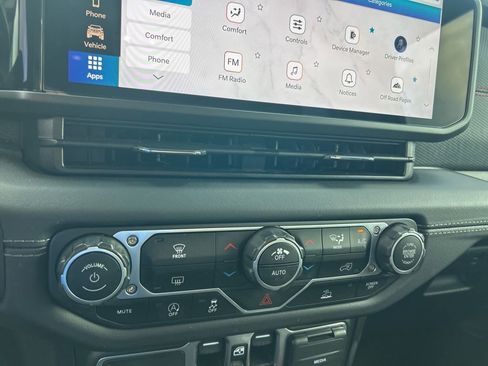 Used 2025 Jeep Wrangler Unlimited Rubicon image 40