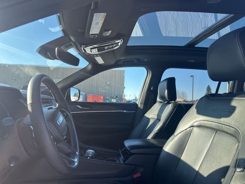 Used 2023 Jeep Grand Cherokee L Overland image 12