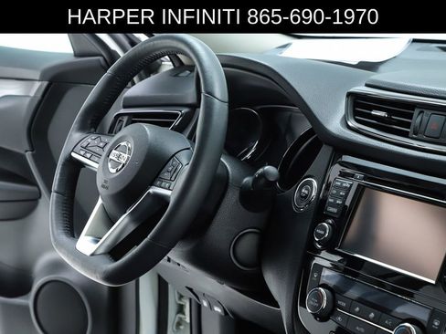 Used 2017 Nissan Rogue SV AWD/4WD image 73