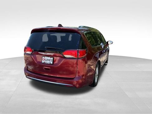Used 2019 Chrysler Pacifica Touring-L FWD image 9