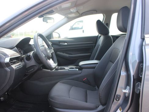 Used 2024 Nissan Altima 2.5 SV FWD image 17