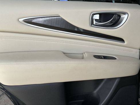 Used 2019 INFINITI QX60 Luxe w/ Essential Package image 30