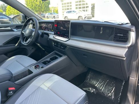 New 2026 Volkswagen Tiguan SE R-Line FWD image 36