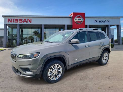 Used 2021 Jeep Cherokee Latitude Lux w/ Sun & Sound Group AWD/4WD image 4