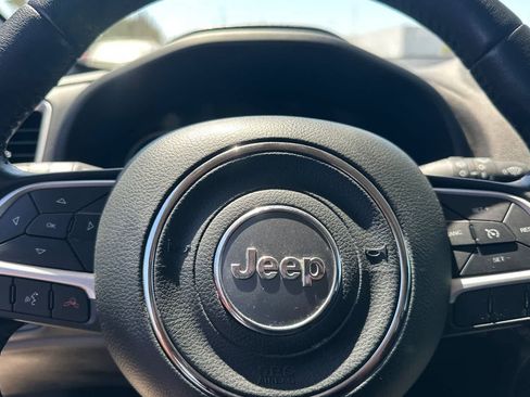 Used 2020 Jeep Renegade Latitude w/ UConnect 8.4 Nav Group AWD/4WD image 22