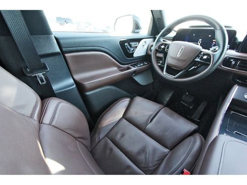 Used 2025 Lincoln Aviator Reserve w/ Equipment Group 201A AWD/4WD image 11