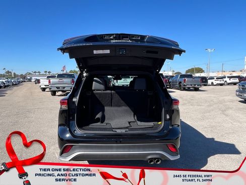 Used 2022 Toyota Highlander XSE image 17