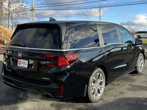 New 2026 Honda Odyssey Touring image 5