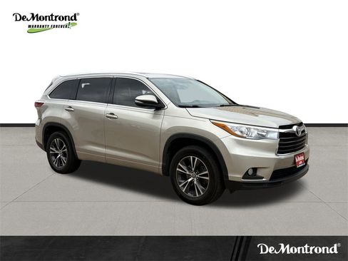 Used 2016 Toyota Highlander XLE image 3