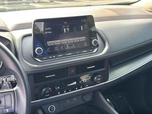 Used 2023 Nissan Rogue SV image 15