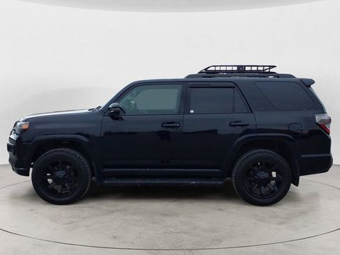 Used 2018 Toyota 4Runner SR5 AWD/4WD image 2