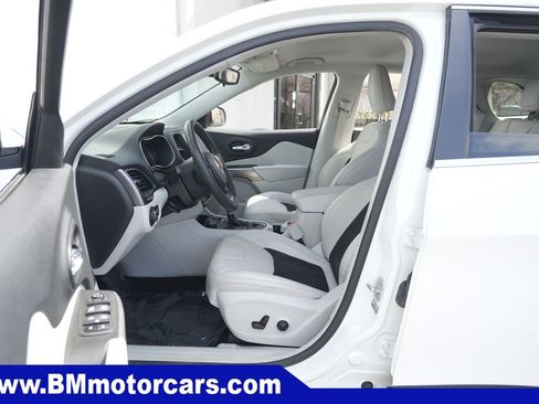 Used 2021 Jeep Cherokee Latitude Plus AWD/4WD image 18