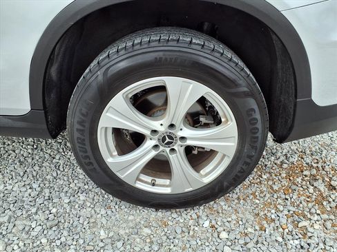 Used 2018 Mercedes-Benz GLC 300 GLC 300 w/ Premium Package image 39