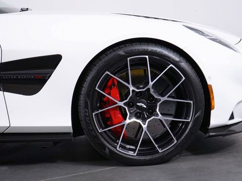 Used 2025 Aston Martin Vanquish image 16