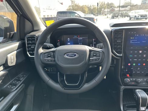 Used 2025 Ford Ranger XLT image 17