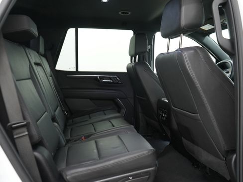 Used 2025 Chevrolet Tahoe LT AWD/4WD image 12