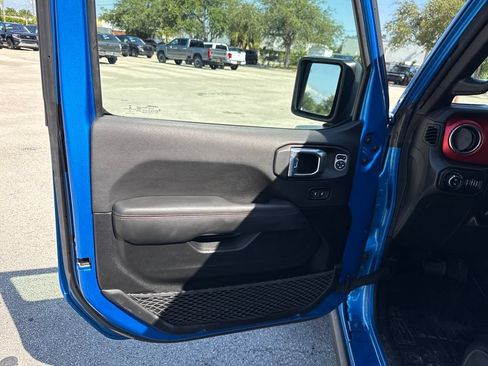 Used 2022 Jeep Gladiator Rubicon w/ LED Lighting Group AWD/4WD image 13