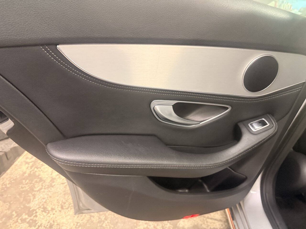 Used 2015 Mercedes-Benz C 300 4MATIC Sedan image 9