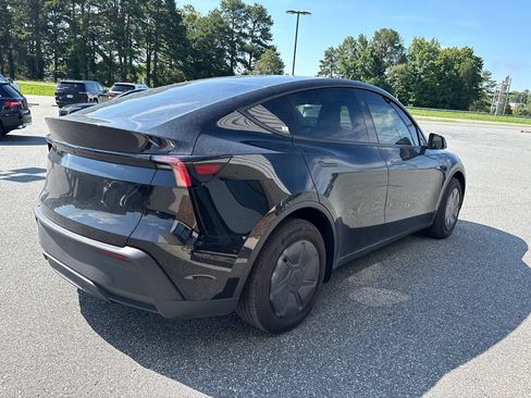 Used 2026 Tesla Model Y 2WD image 7