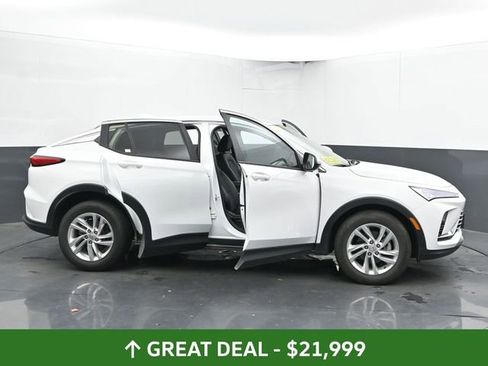 Used 2025 Buick Envista Preferred image 60