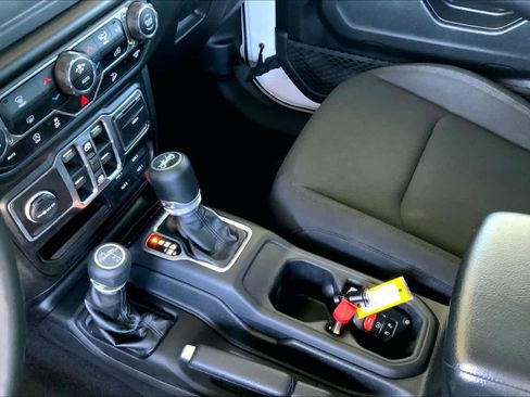 Used 2018 Jeep Wrangler Unlimited Sport S image 16