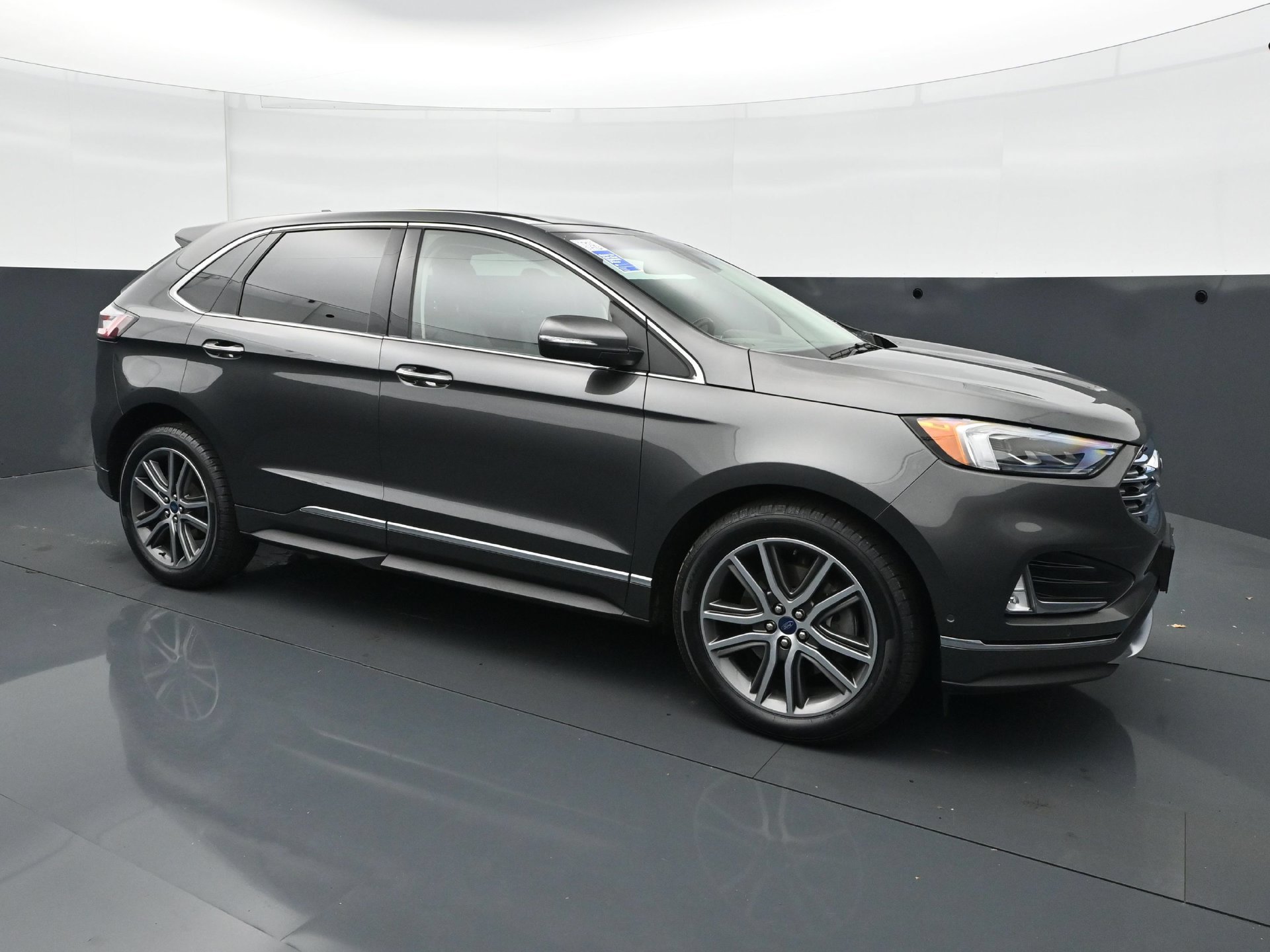 Used 2019 Ford Edge Titanium w/ Equipment Group 301A AWD/4WD image 9