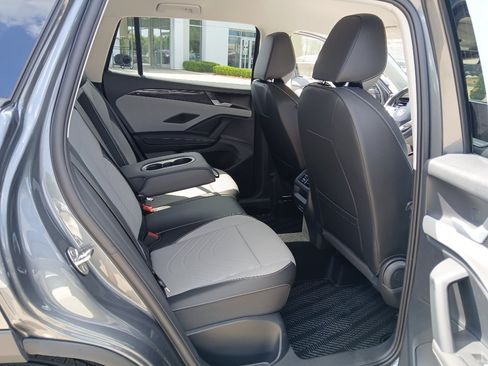 New 2026 Volkswagen Tiguan SE FWD image 28