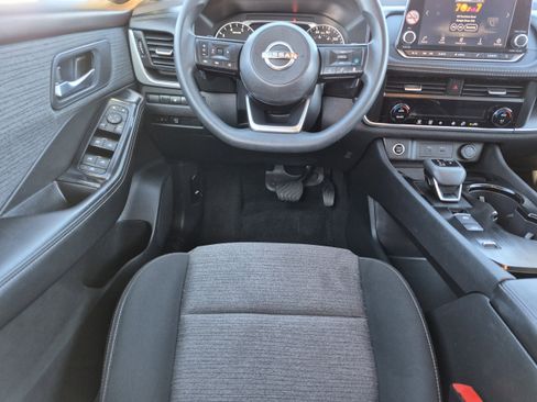 Used 2023 Nissan Rogue SV image 30