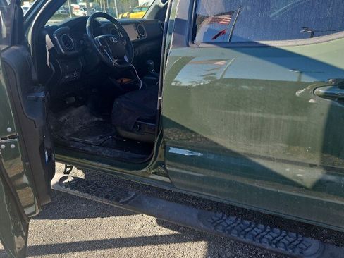 Used 2021 Toyota Tacoma TRD Off-Road image 4