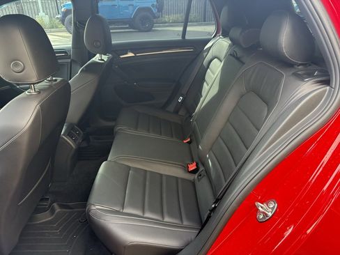 Used 2017 Volkswagen Golf R 4-Door image 11