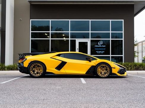 Used 2025 Lamborghini Revuelto AWD/4WD image 2